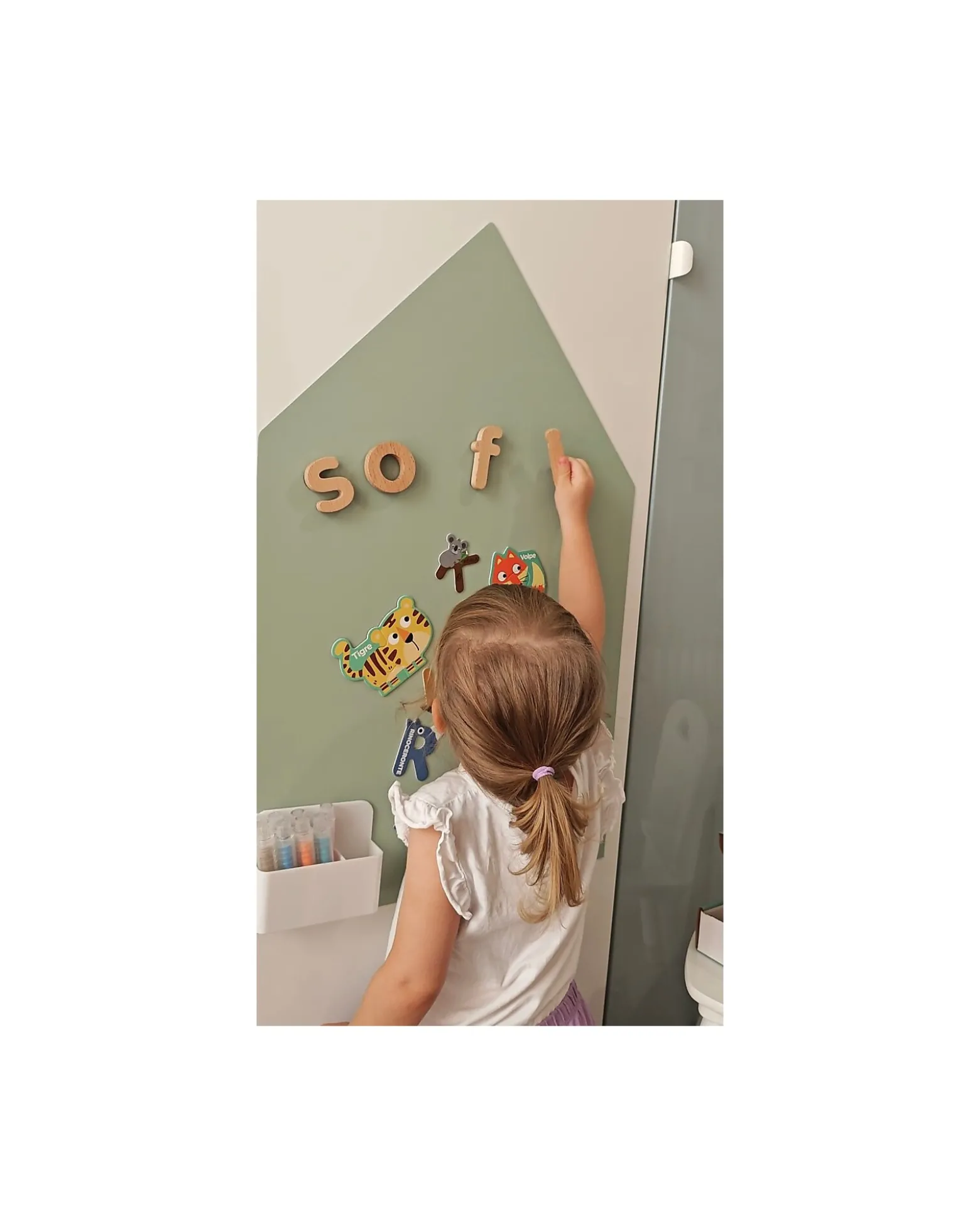 Lavagna Magnetica da Parete MagneKids™ - Casetta - 70x44 cm - Verde Salvia - Installazione Facile Senza Fori