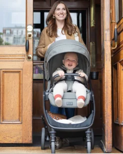Passeggino Valora 4 in 1 - Ebony - Compatto, Reversibile con Parapioggia e Adattatori - dalla Nascita fino a 22 kg