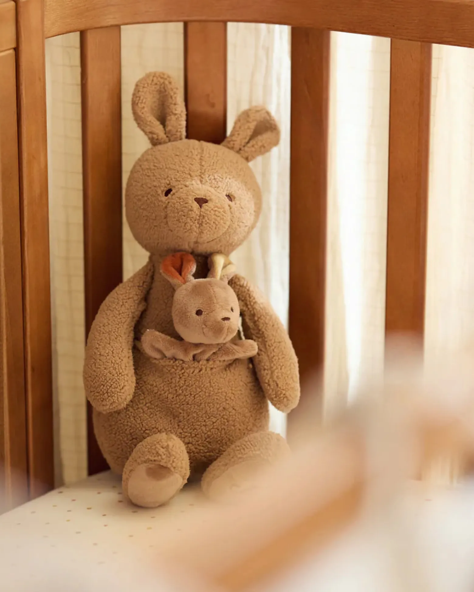 Peluche con Cucciolo Estraibile - Kangaroots - Morbido e Sicuro