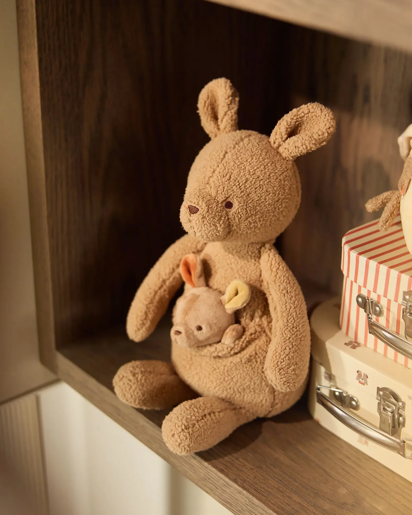 Peluche con Cucciolo Estraibile - Kangaroots - Morbido e Sicuro
