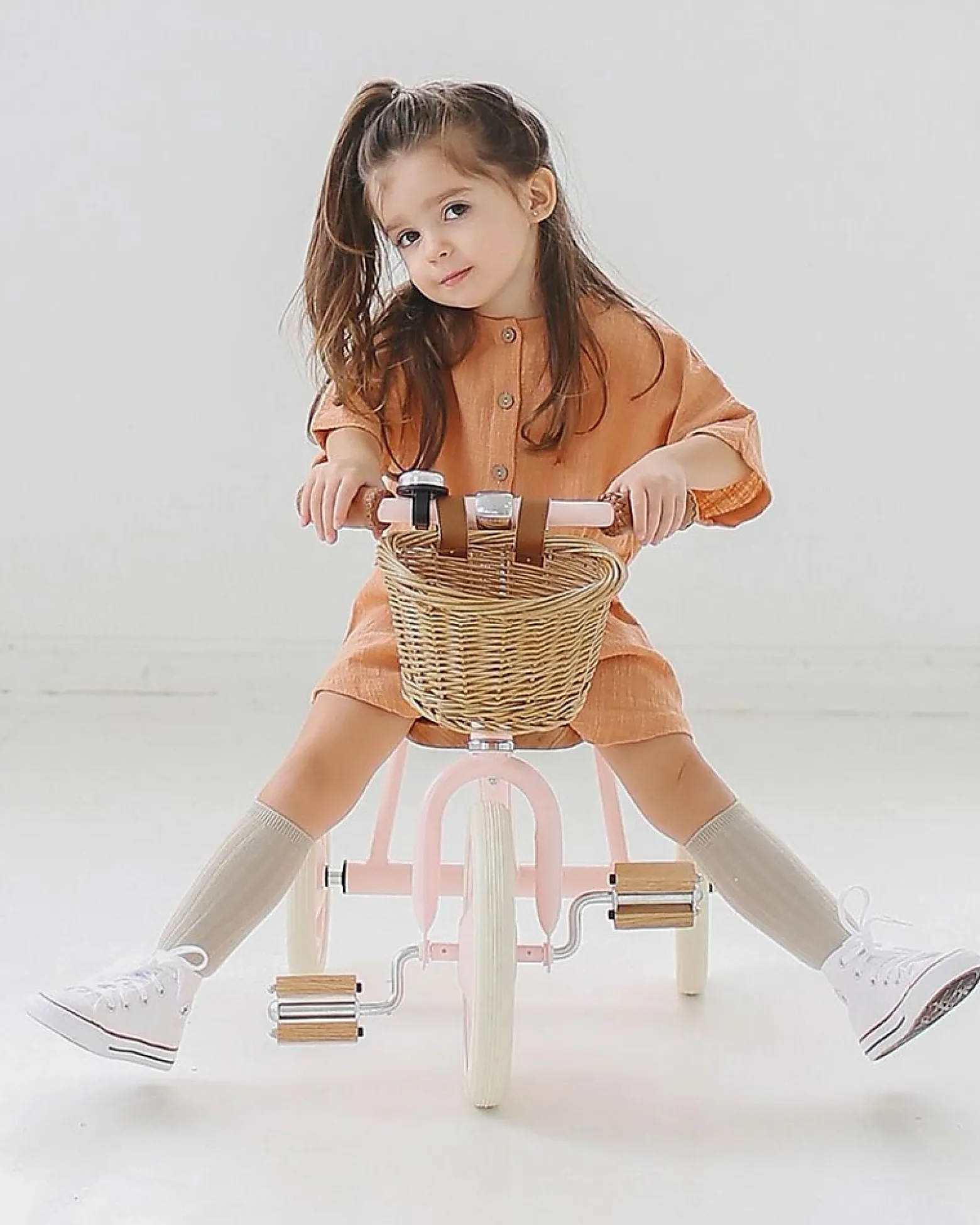 Triciclo Legno ed Ecopelle con Cestino - Rosa - Dai 3 anni